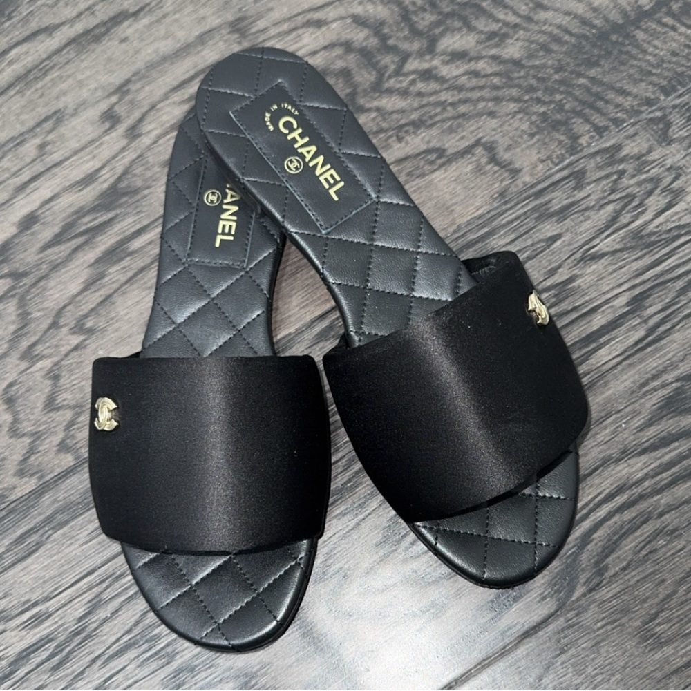 BRAND NEW!! Chanel Women's Sandals